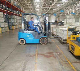 比亞迪叉車應用汽車制造業(yè)實況 頭像